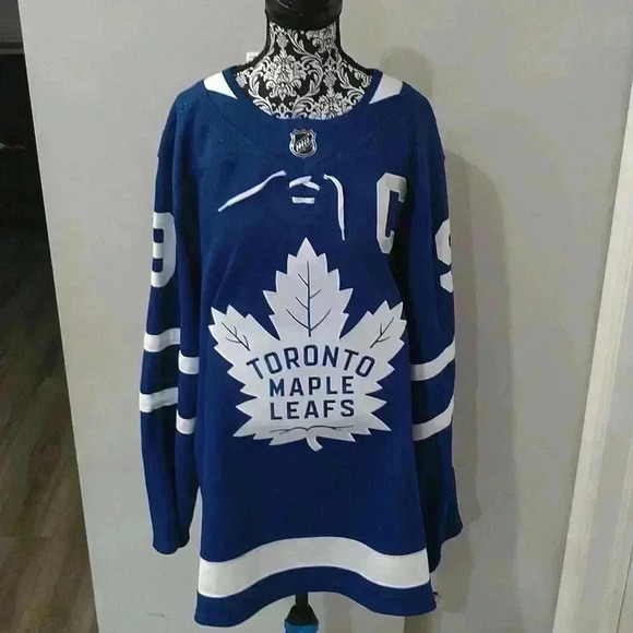 John Tavares  jersey - Picture 1 of 7